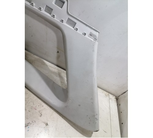 Обшивка задней стойки правая