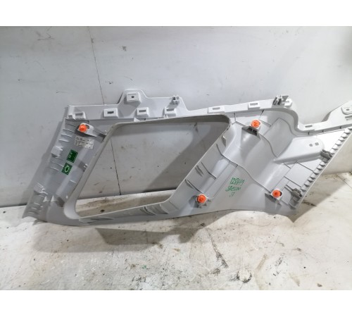 Обшивка задней стойки правая