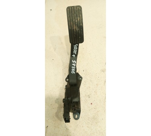 Педаль акселератора