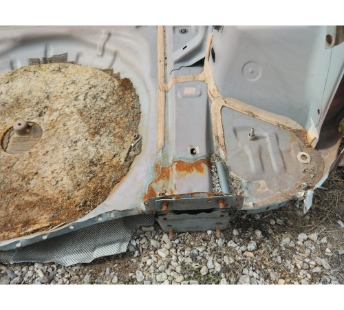 Ниша багажника (запасного колеса)