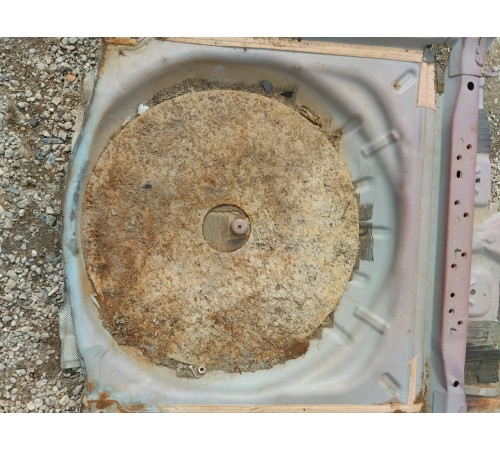 Ниша багажника (запасного колеса)