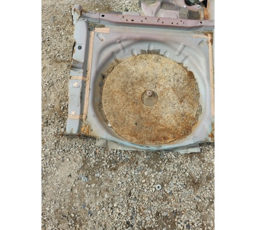 Ниша багажника (запасного колеса)