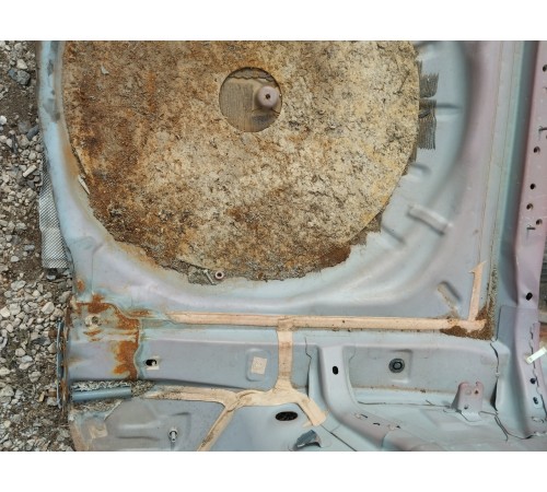 Ниша багажника (запасного колеса)