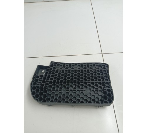 Кронштейн заднего ряда сидений правый