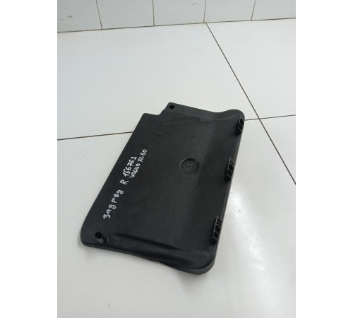 Кронштейн заднего ряда сидений правый