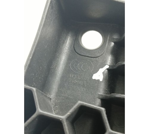 Кронштейн заднего ряда сидений правый