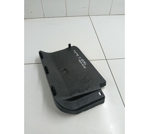 Кронштейн заднего ряда сидений правый