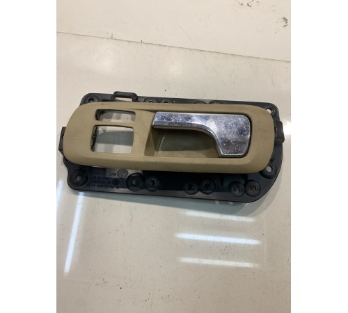 Внутрення ручка двери (передняя, левая)