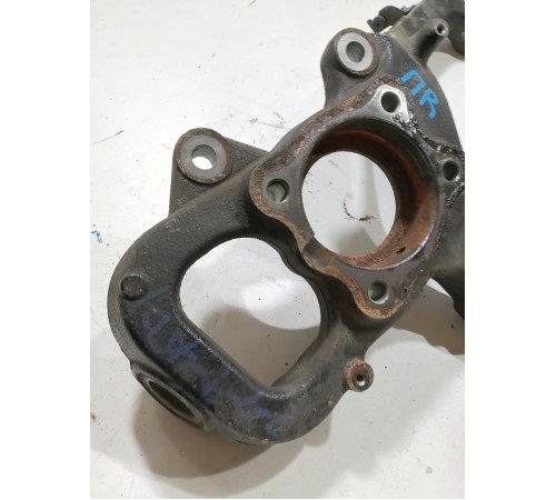 Кулак поворотный передний правый