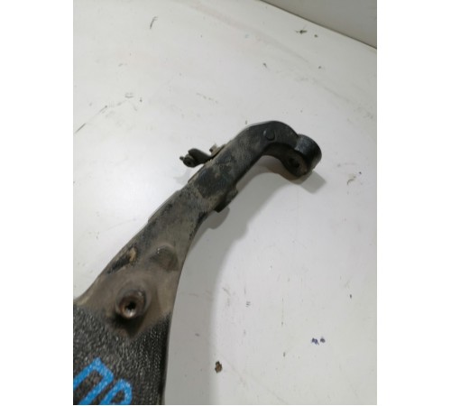 Кулак поворотный передний правый