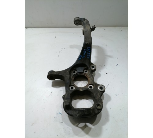 Кулак поворотный передний правый