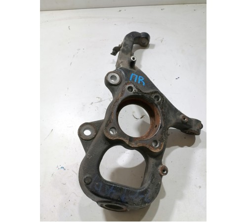 Кулак поворотный передний правый