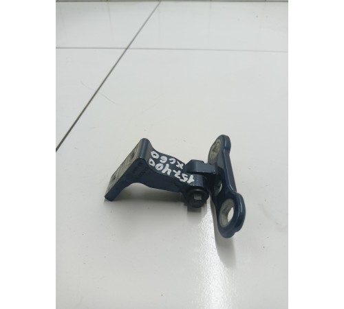 Петля двери задняя правая верхняя