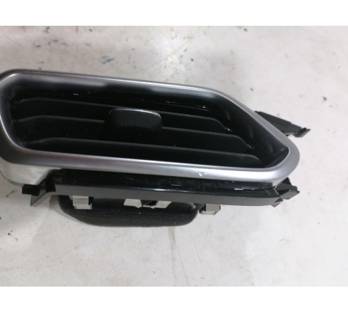 Воздушный дефлектор левый