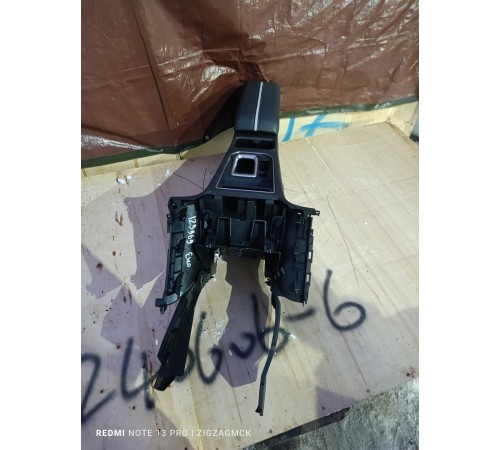 Консоль центральная с подлокотником