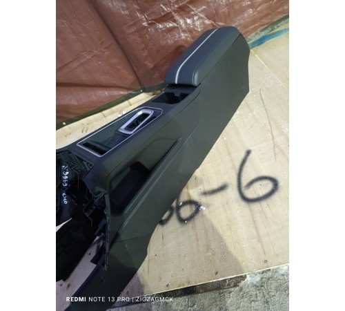 Консоль центральная с подлокотником