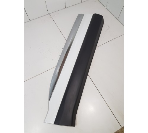 Накладка двери передняя левая