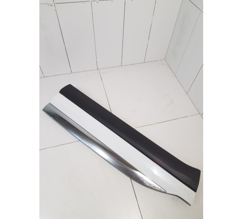 Накладка двери передняя левая