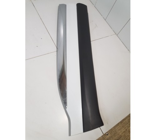 Накладка двери передняя левая