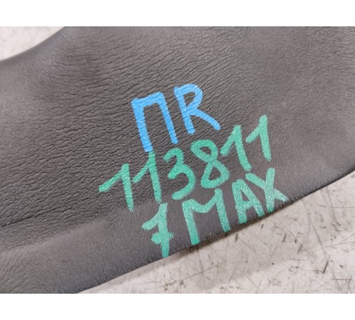 Уплотнитель крыла передний правый