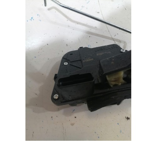  Замок двери передний левый