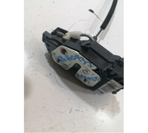  Замок двери передний левый