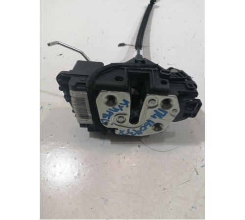  Замок двери передний левый