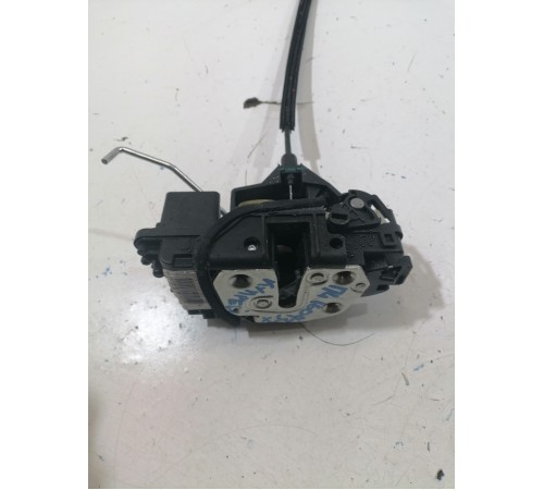  Замок двери передний левый