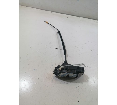  Замок двери передний левый