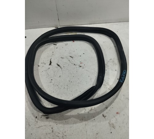 Уплотнитель двери(задний правый)