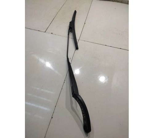 Поводок стеклоочистителя (правый)