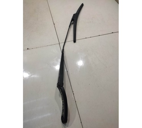 Поводок стеклоочистителя (правый)