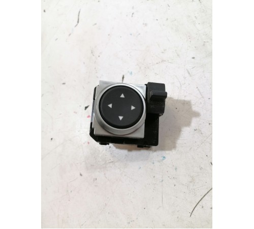 Кнопка управления регулировкой зеркал