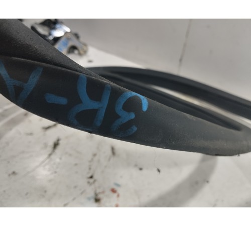 Уплотнитель двери(задний правый)