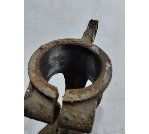 Вилка стойки амортизатора(передний левый)