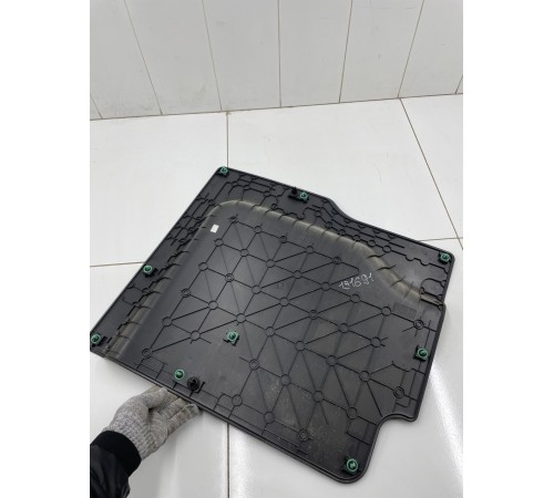 Обшивка двери багажника