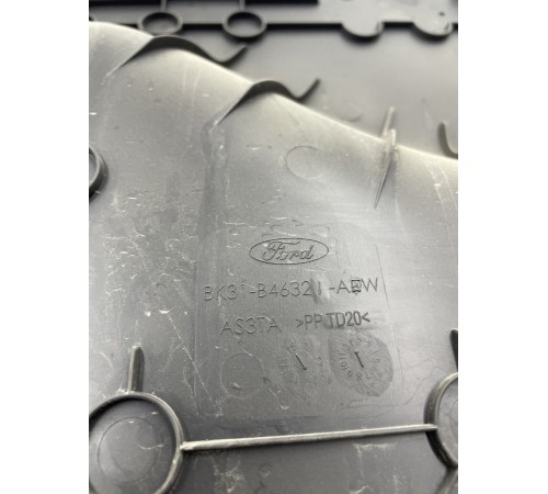 Обшивка двери багажника