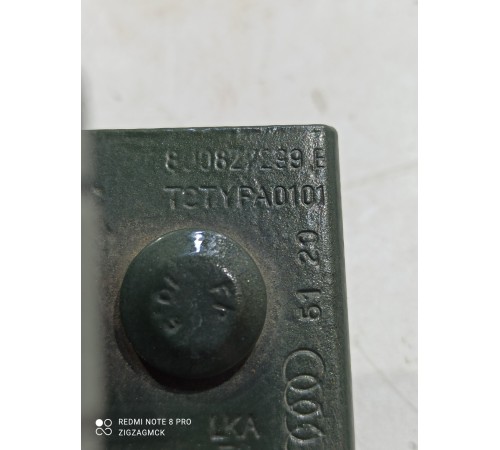 Петля крышки багажника(левая)