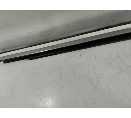 Уплотнитель стекла передний правый наружный