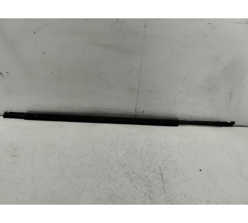 Уплотнитель стекла передний правый наружный