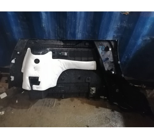 Обшивка багажника правая