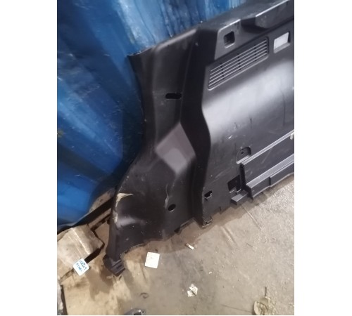 Обшивка багажника правая