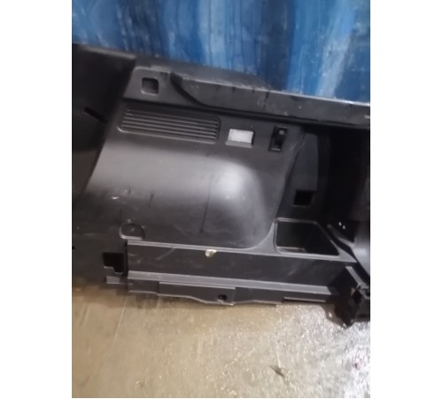 Обшивка багажника правая