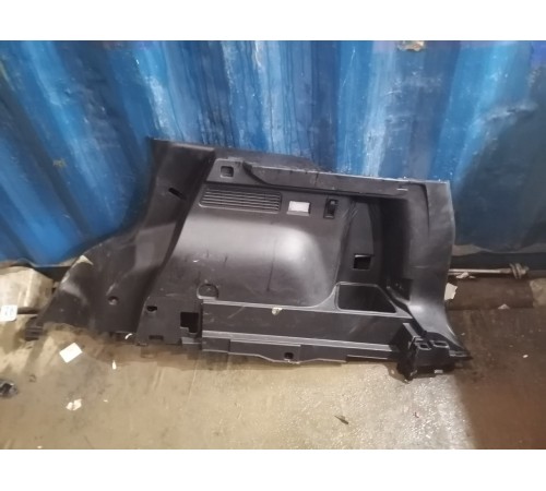 Обшивка багажника правая