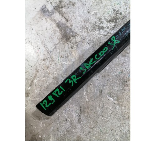 Молдинг стекла задний правый 