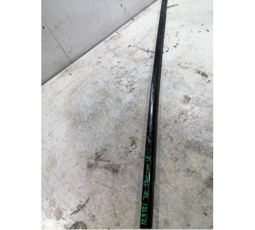 Молдинг стекла задний правый 