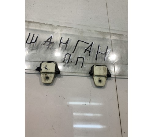 Стекло передней правой двери