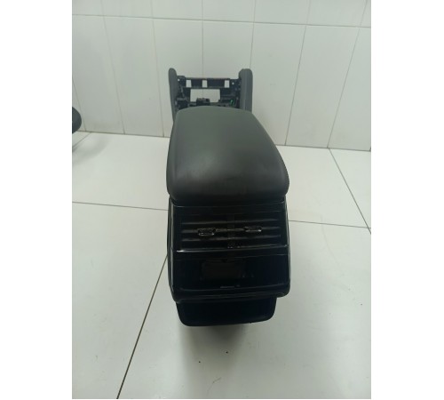 Центральная консоль с подлокотником