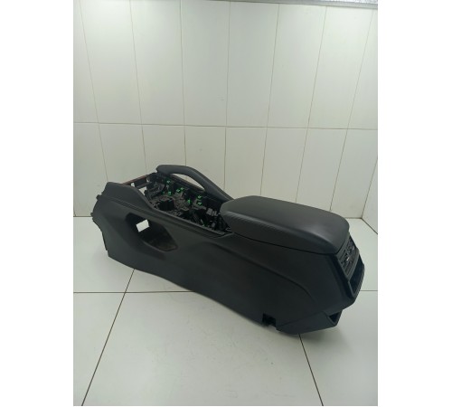 Центральная консоль с подлокотником