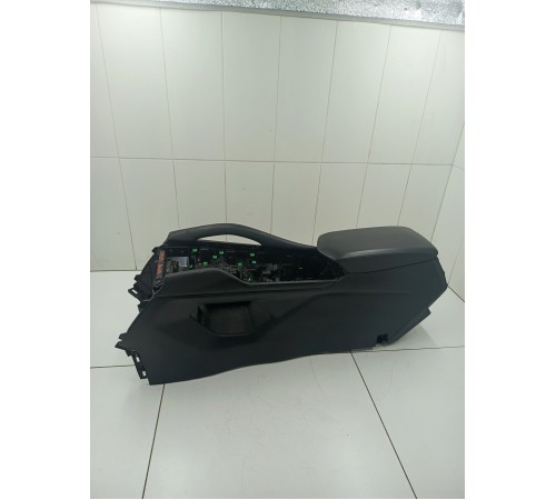 Центральная консоль с подлокотником